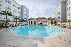 Pool - Charming Santana Row 2BR Townhouse w/ Pool, nr highways, by Blueground (South Bay)