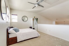 1 bedroom, iron/ironing board, Internet, bed sheets - 4 Mi to Airport: Convenient Denver Condo (Denver)