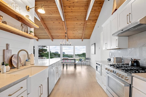 Magnificent Oceanfront Views of Twin Rocks on Private Acre, Pet Friendly, Hot Tub, Fire-Pit, Deck