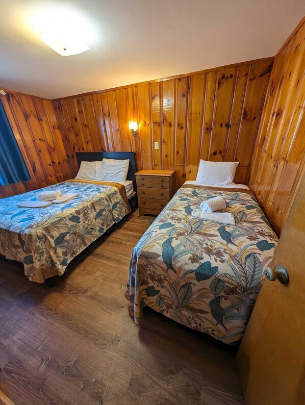 2 bedrooms, WiFi, bed sheets - Enjoy the Ocean at the Tuna Saturday cottage located at the Oceana Cottages (North Truro)