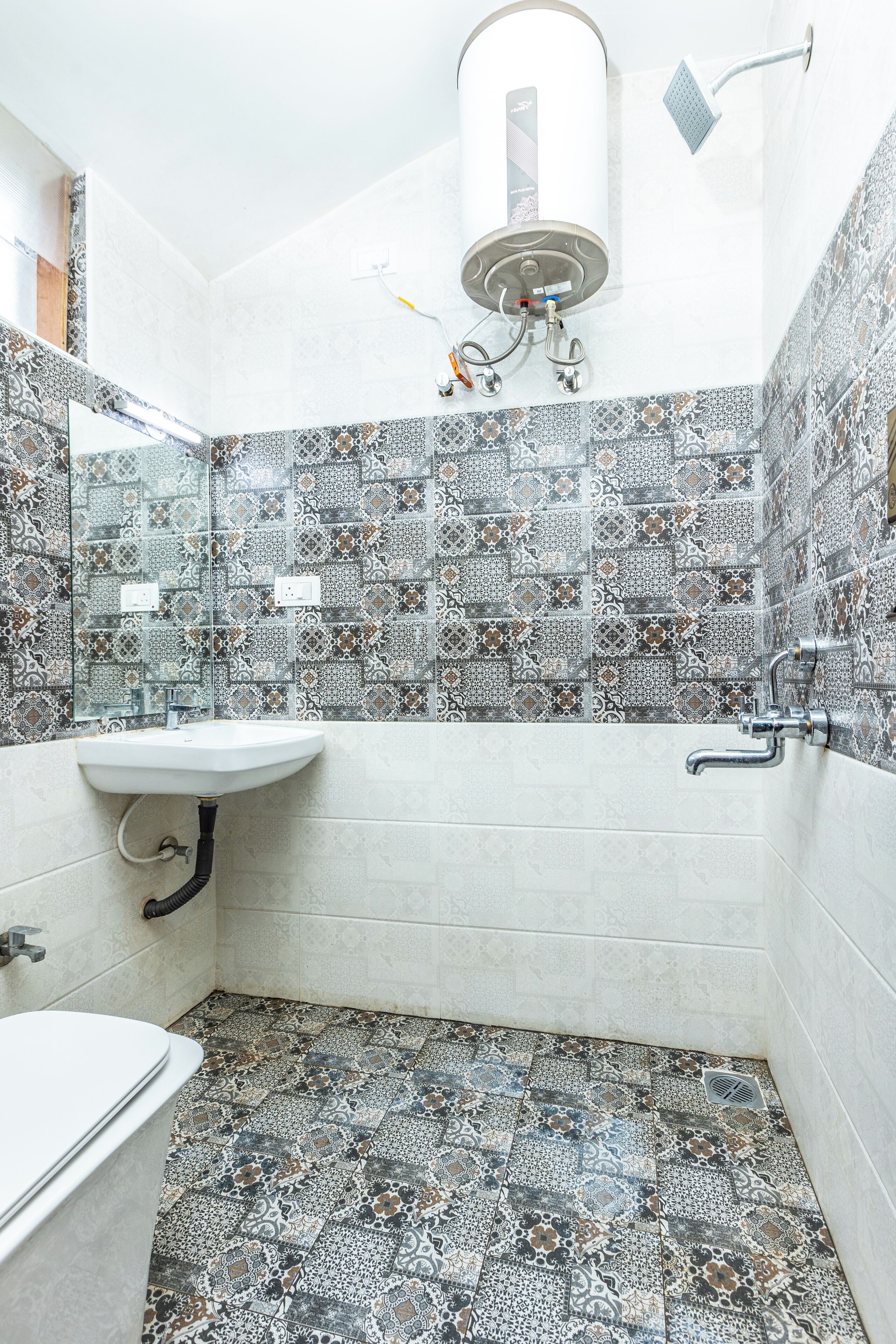 Deluxe Double Room | Bilik Mandi | Pancuran mandi, hulu semburan hidrourut, pengering rambut 