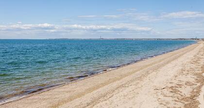 Relaxing Retreat at the Pearl VIP Sunday Cottage located at the Oceana Cottages