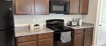 New build quiet home 3 bedrooms 2 bathrooms with park like back yard