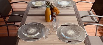 Waterfront Jacuzzi bungalow