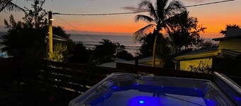 Waterfront Jacuzzi bungalow