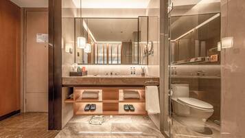 Executive Twin Room | In-room safe, blackout drapes, iron/ironing board, free WiFi