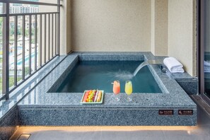 Két bảo mật tại phòng, màn/rèm cản sáng, bàn ủi/dụng cụ ủi quần áo 