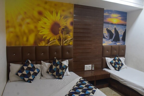 Habitación triple Deluxe | Camas extra, wifi gratis y ropa de cama