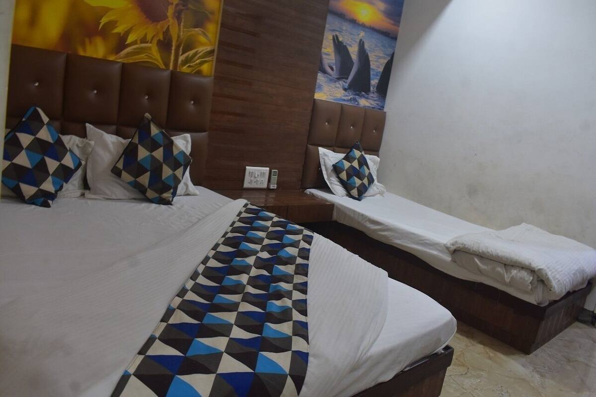 Habitación triple Deluxe | Camas extra, wifi gratis y ropa de cama