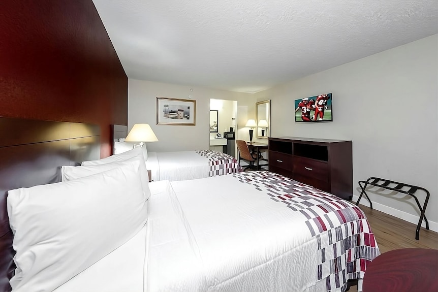 Best Value, Quality Stay! Pet-friendly, Free Parking, Outdoor Pool! - Ellenton, FL