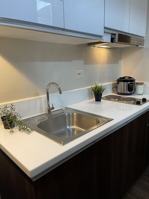 Private kitchen - Private Studio Unit in Makati City (Makati)