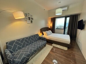 1 bedroom, WiFi, bed sheets - Private Studio Unit in Makati City (Makati)