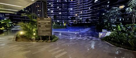 حمّام سباحة خارجي