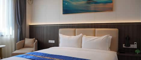 Hochwertige Bettwaren, Daunenbettdecken, Select-Comfort-Betten, Minibar