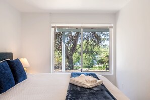 3 bedrooms, desk, iron/ironing board, WiFi