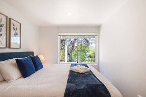 3 室のベッドルーム、デスク、アイロン / アイロン台、WiFi