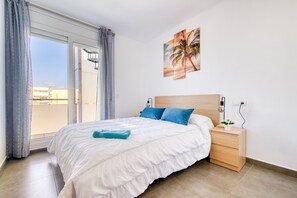 2 bedrooms, iron/ironing board, WiFi