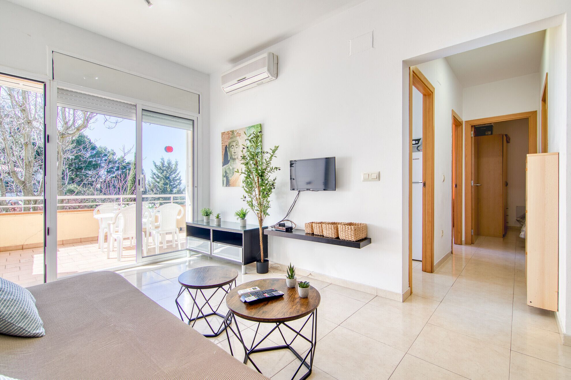 2 bedrooms, iron/ironing board, WiFi