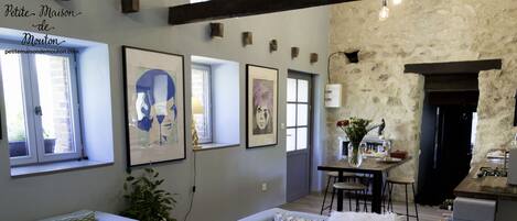 Smart-TV, DVD-Player, Bücher