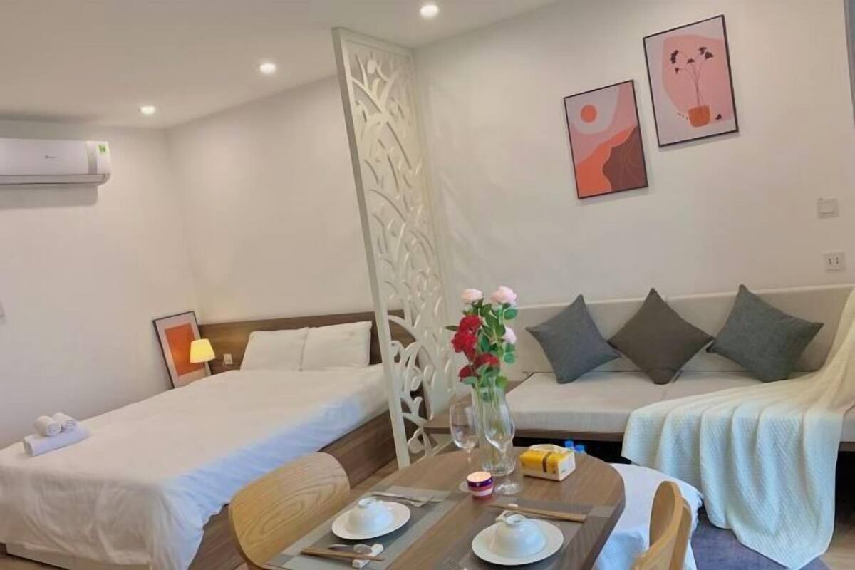 2 habitaciones, escritorio y espacio para trabajar con laptop