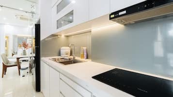 Căn hộ Cao cấp, 2 phòng ngủ | Bếp riêng | Tủ lạnh, lò vi sóng, bếp nấu, nồi cơm