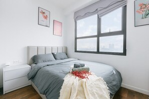 Luksushuoneisto, 2 makuuhuonetta | Työpöytä, kannettavalle tietokoneelle sopiva työtila, pimennysverhot