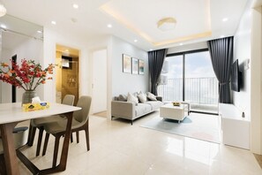 Apartamento superluxo | 2 quartos, escrivaninha, espaço de trabalho para notebook