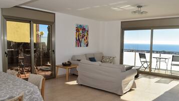 Een smart-tv en videogames