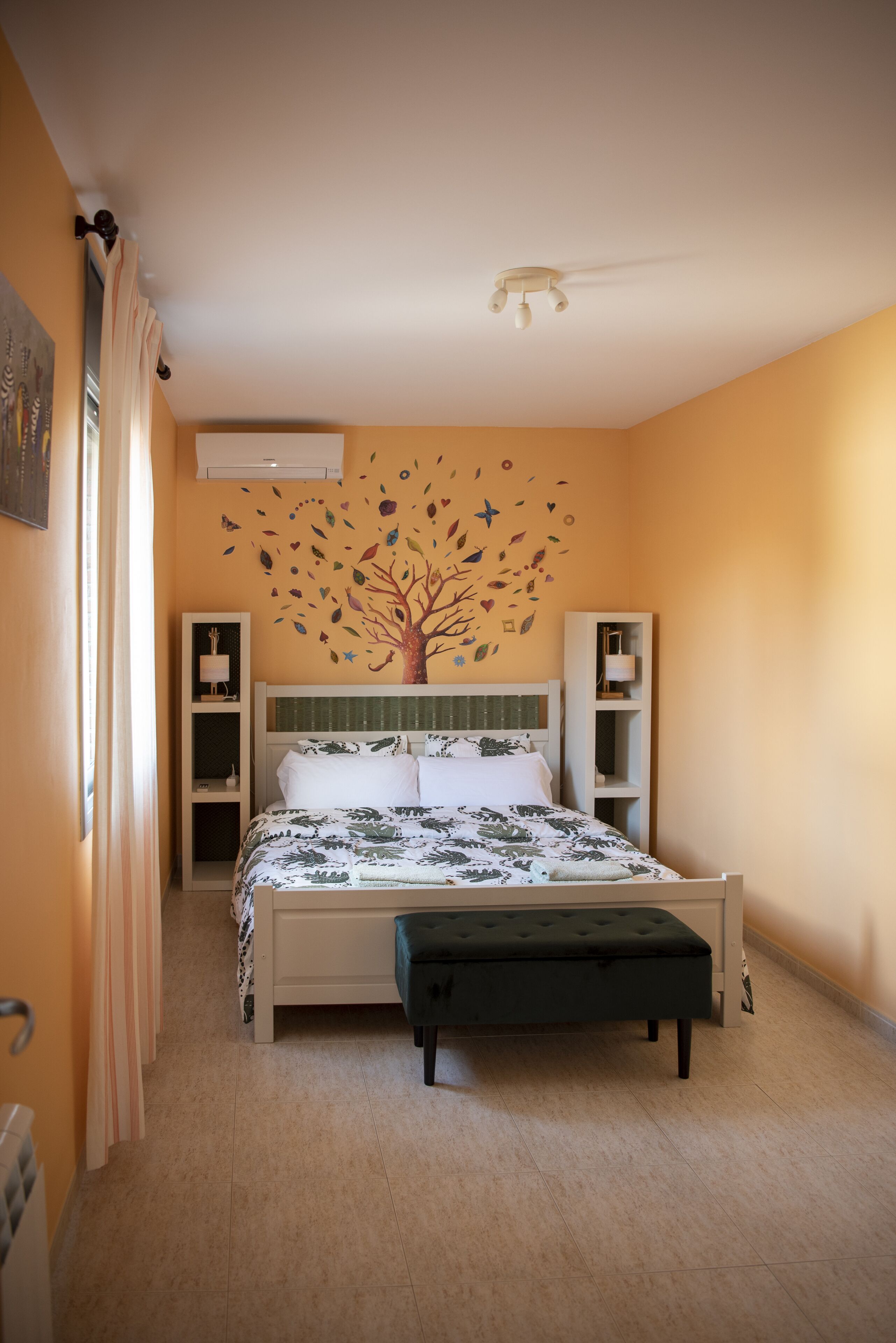 5 bedrooms, travel crib, WiFi, bed sheets