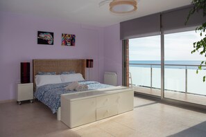 5 bedrooms, travel cot, WiFi, bed sheets - Seaview Family Retreat Villa (Santa Susanna)