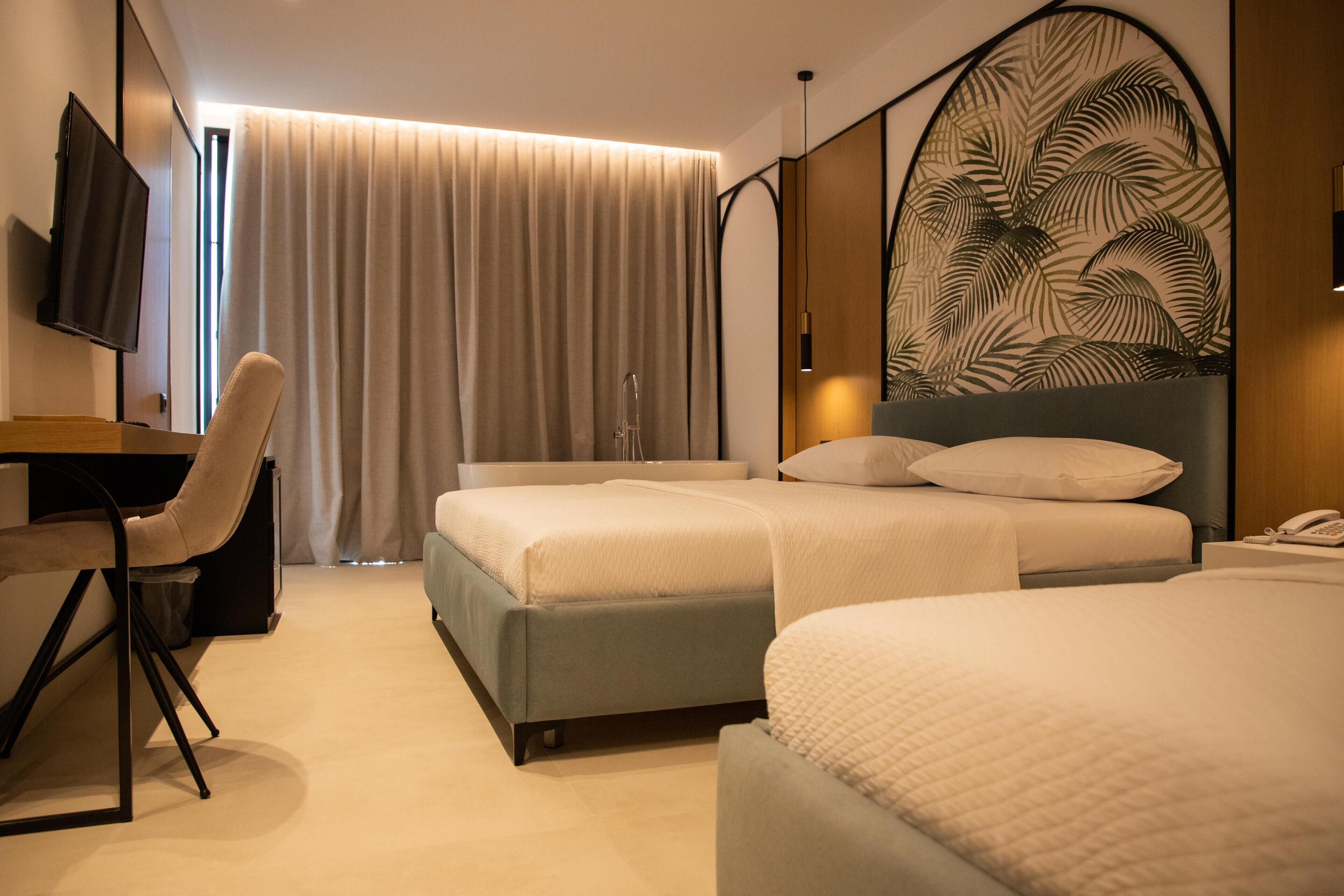 Minibar, caja de seguridad en la habitación y muebles diferentes 