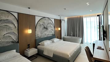 Superior Triple Room, Hot Tub, Sea View | Minibar, in-room safe, individually furnished, desk