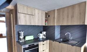 Réfrigérateur, micro-ondes, four, lave-vaisselle