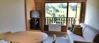 Renovated apt for 6 with 2 bathrooms and south-facing balcony