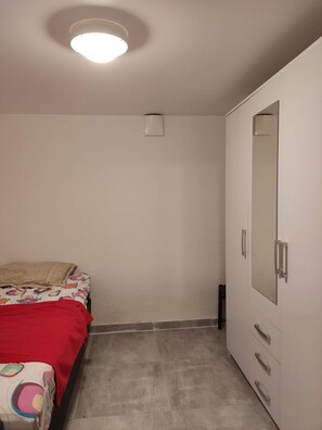 2 多间卧室、WiFi、床单