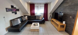 TV, table tennis - 8 person holiday home with a view of the countryside (Mörlenbach)