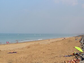 Beach - Modern house with spa and garden near the beach (Tourneville-sur-Mer)