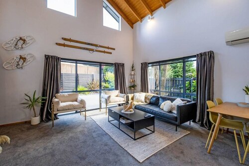 Little Black Chalet Methven