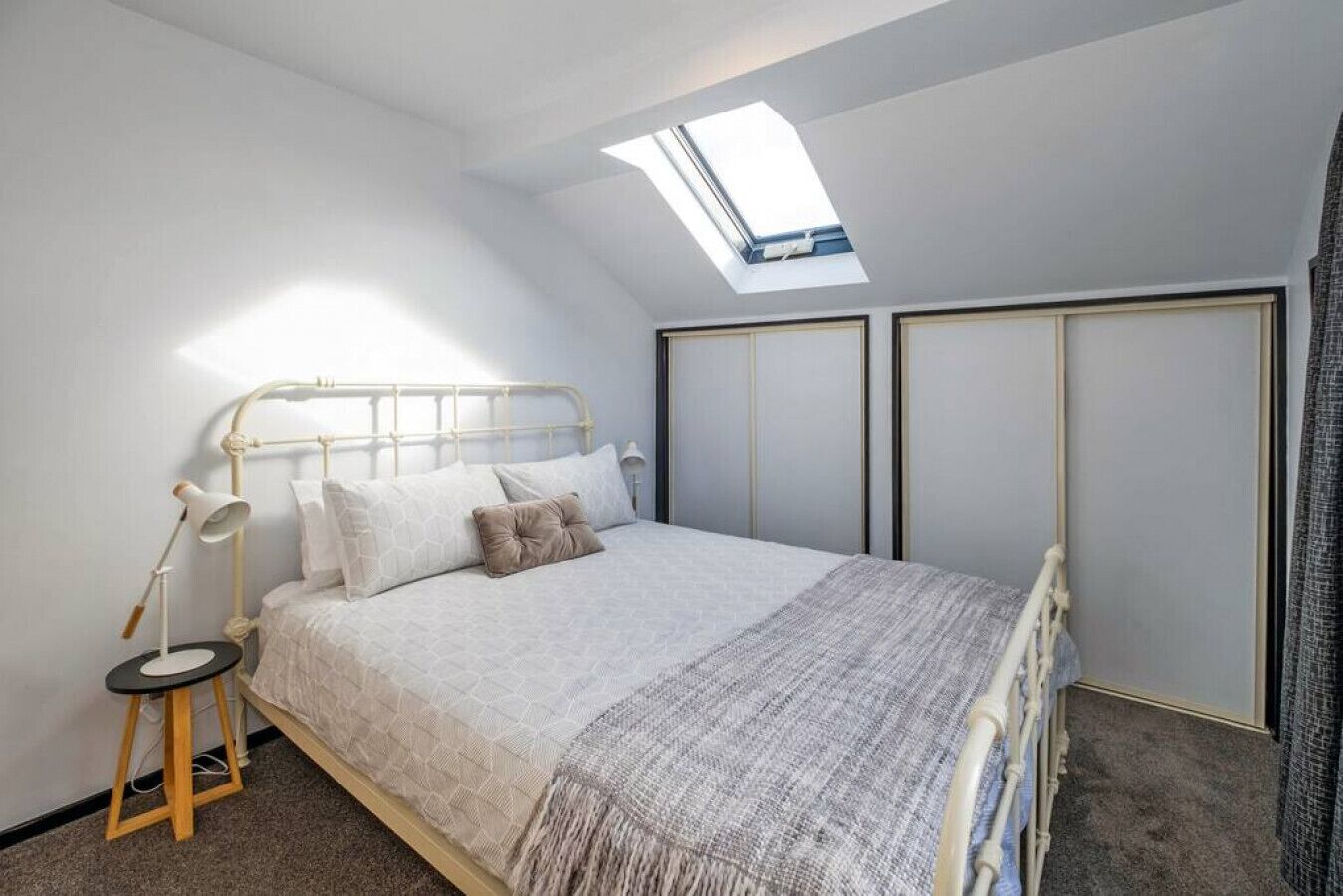 3 bedrooms, desk, iron/ironing board, travel cot