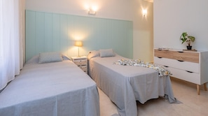 3 bedrooms, free WiFi - Modern Apartment Facing Sant Antoni Beach (San Antonio de Calonge)