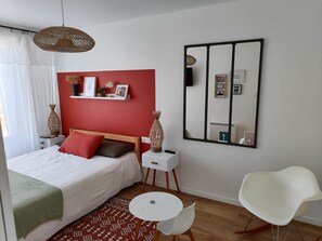 2 bedrooms, free WiFi - Modern apartment for 4, near shops, sea view (Saint-Jean-de-Monts)