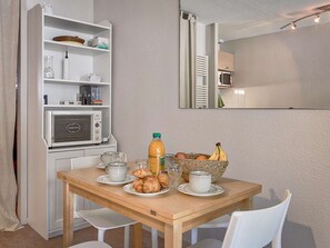 Dining - Cozy apartment for 4 with balcony and ski locker in Gourette (Gourette)
