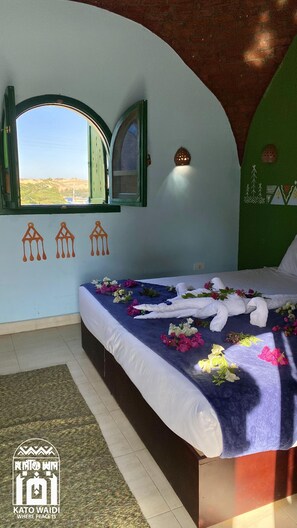 Minibar, individually decorated, individually furnished, bed sheets - Kato Waidi Nubian House (Aswan)