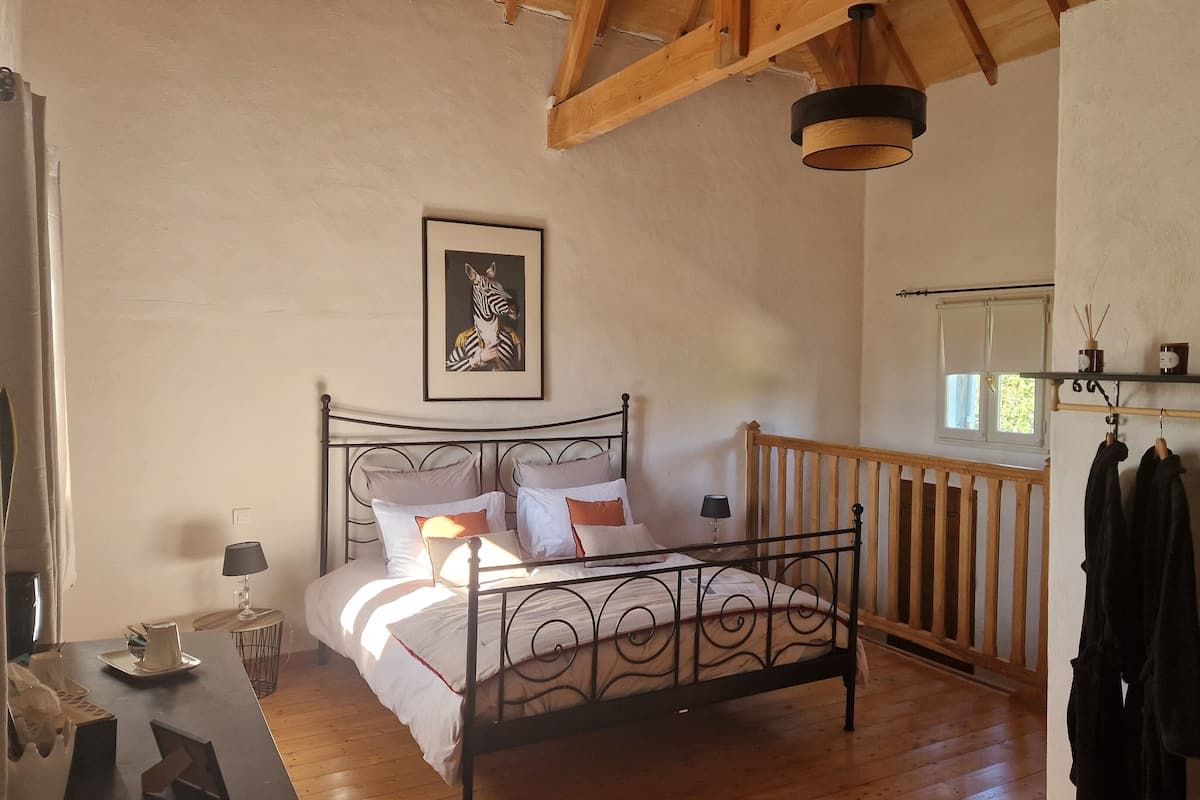 1 bedroom, free WiFi, bed sheets