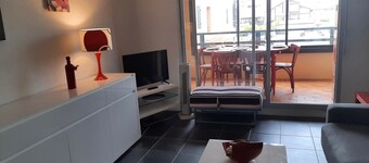 Cozy 4-Sleeper Apartment with Pool & Tennis Access, Near Port & Beaches