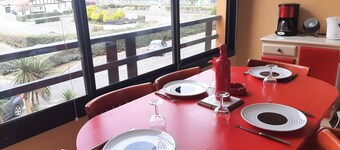 Cozy 4-Sleeper Apartment with Pool & Tennis Access, Near Port & Beaches