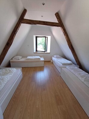 3 soverom og reiseseng for barn