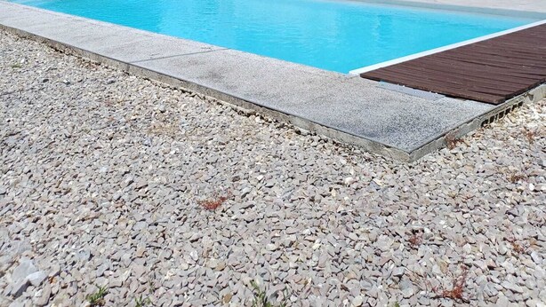 A stone building with a swimming pool in front. - La Bergerie, oasis of calm for visiting the LOT and the Dordogne (Montgesty)