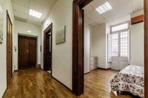 2 bedrooms, iron/ironing board, Internet, bed sheets