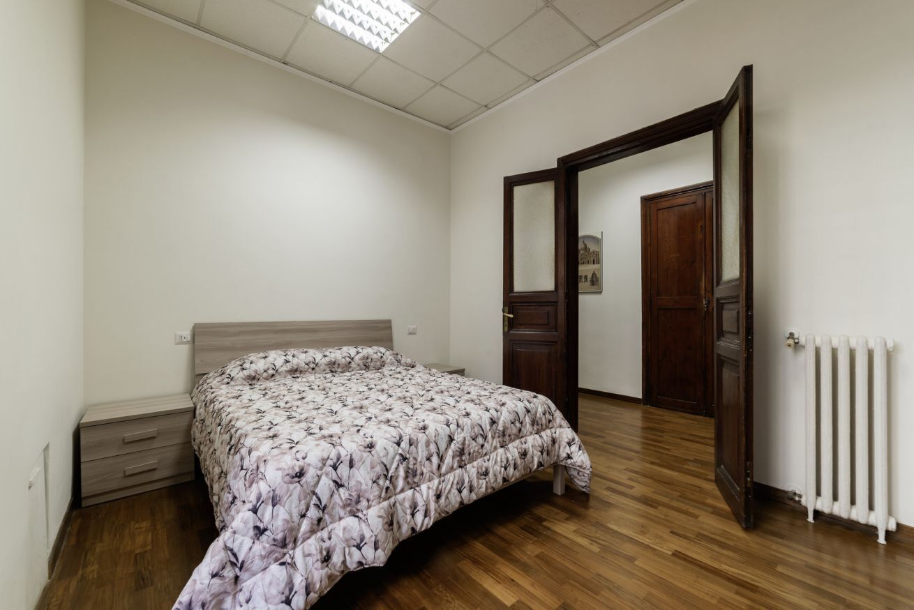 2 bedrooms, iron/ironing board, internet, bed sheets